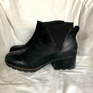 Black Sorel Chelsea boots